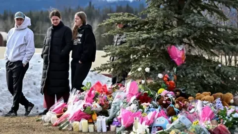 'Everyone knows somebody affected' - small Canadian town united in grief after mass shooting - 1
