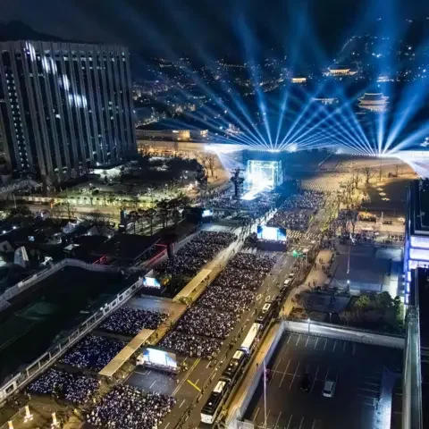 Pop megastars BTS electrify historic centre of Seoul with comeback concert - 1