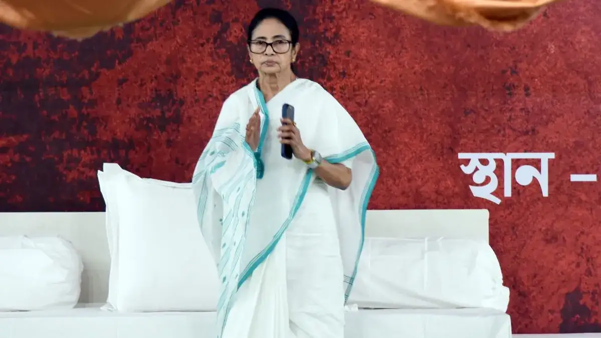 Mamata continues sit-in for second successive day over Bengal voter roll deletions - 1