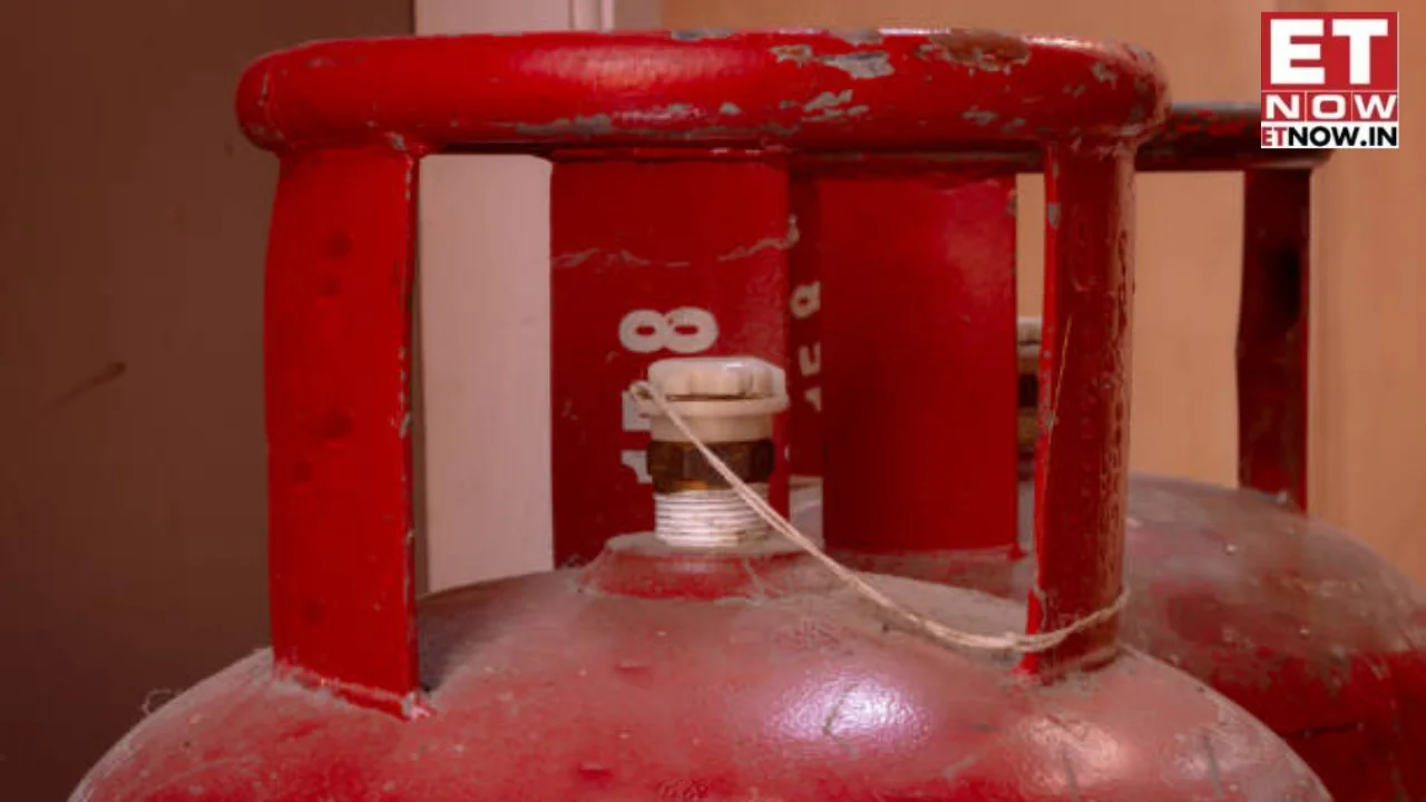 Delhi govt to provide free LPG cylinder to eligible households on Holi, Diwali: CM Rekha Gupta - 3