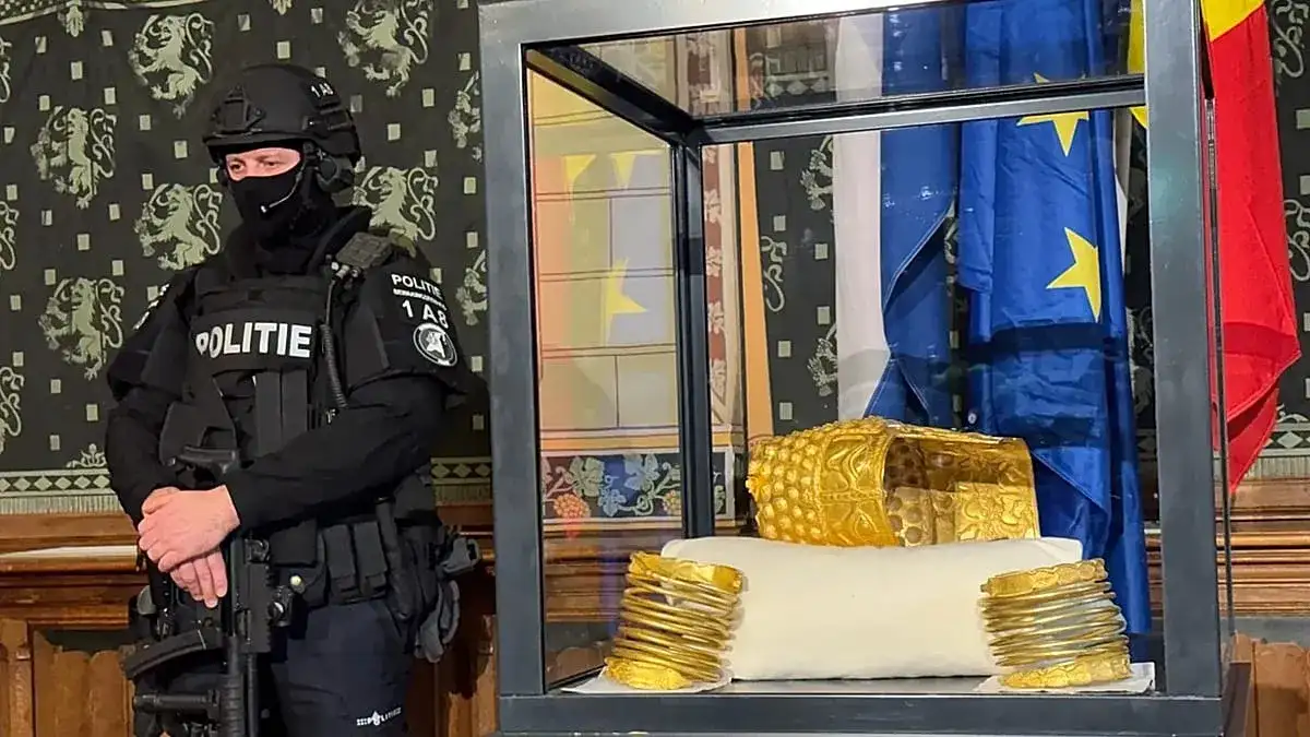 Trump says U.S. "hasn't even started destroying what's left in Iran" - 2