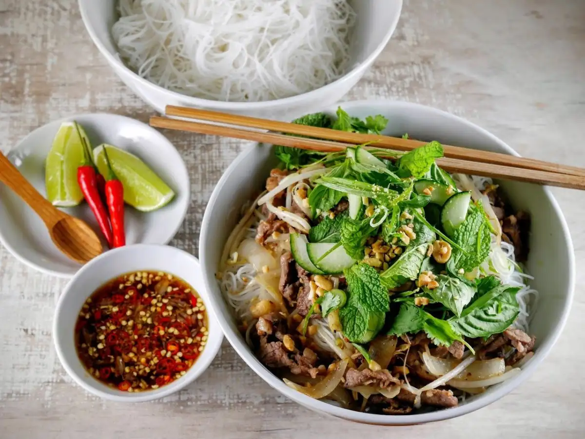 Vietnamese-Style Beef With Lemon Grass - 1