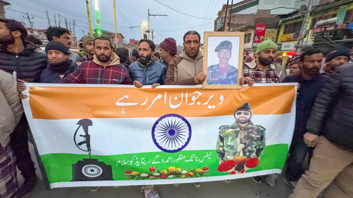 Multiple security agencies target Kashmir employees to create an atmosphere of fear: Mirwaiz - 2