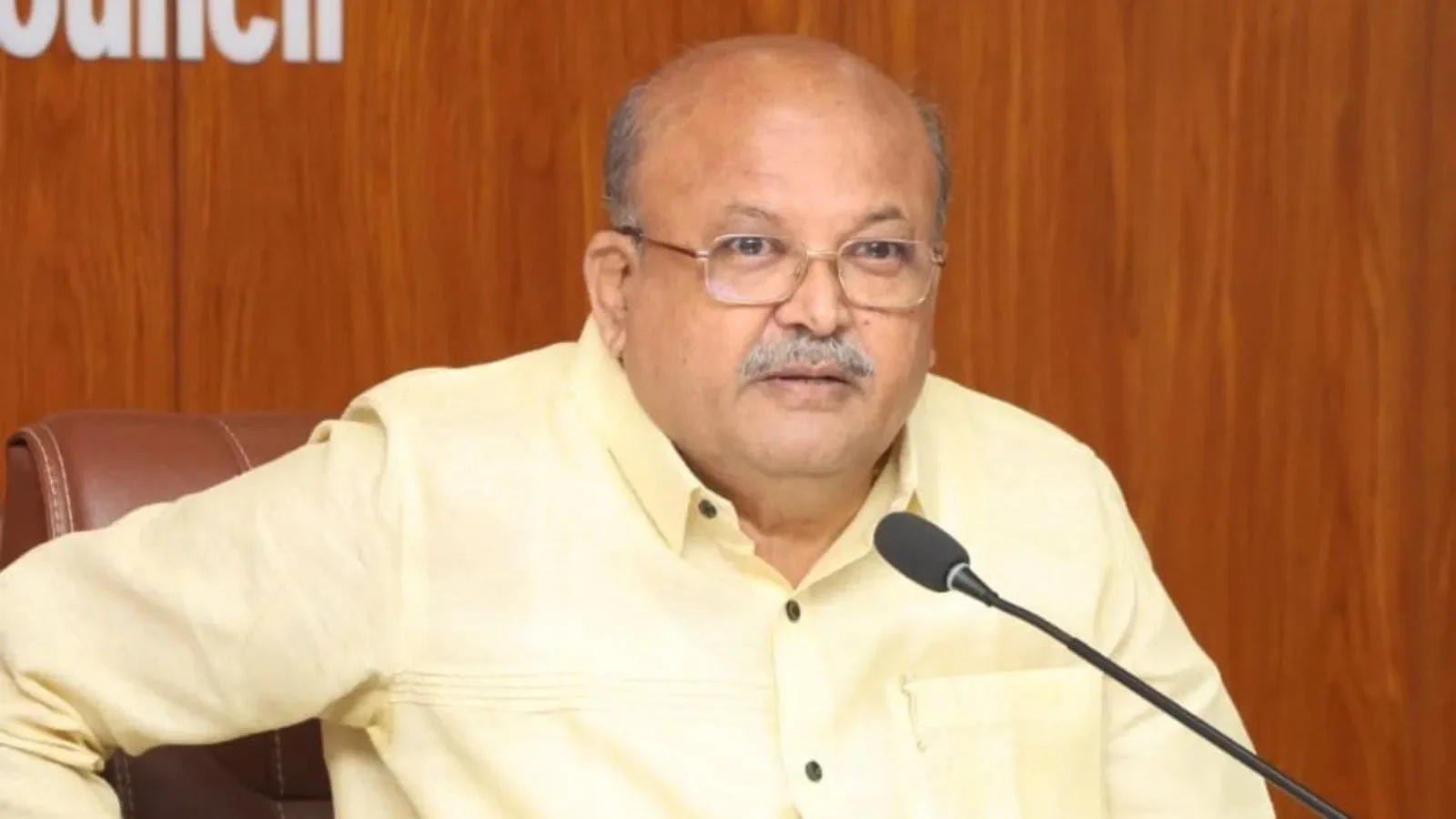 Iran war drives oil price above $100 a barrel for first time since 2022 - 1