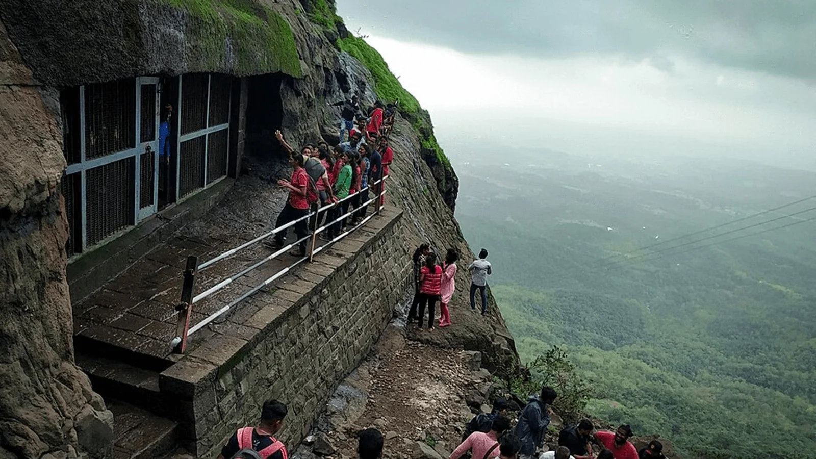 Pune: What actually happened at Shivneri Fort that left 30 injured on Shivaji Jayanti? - 4