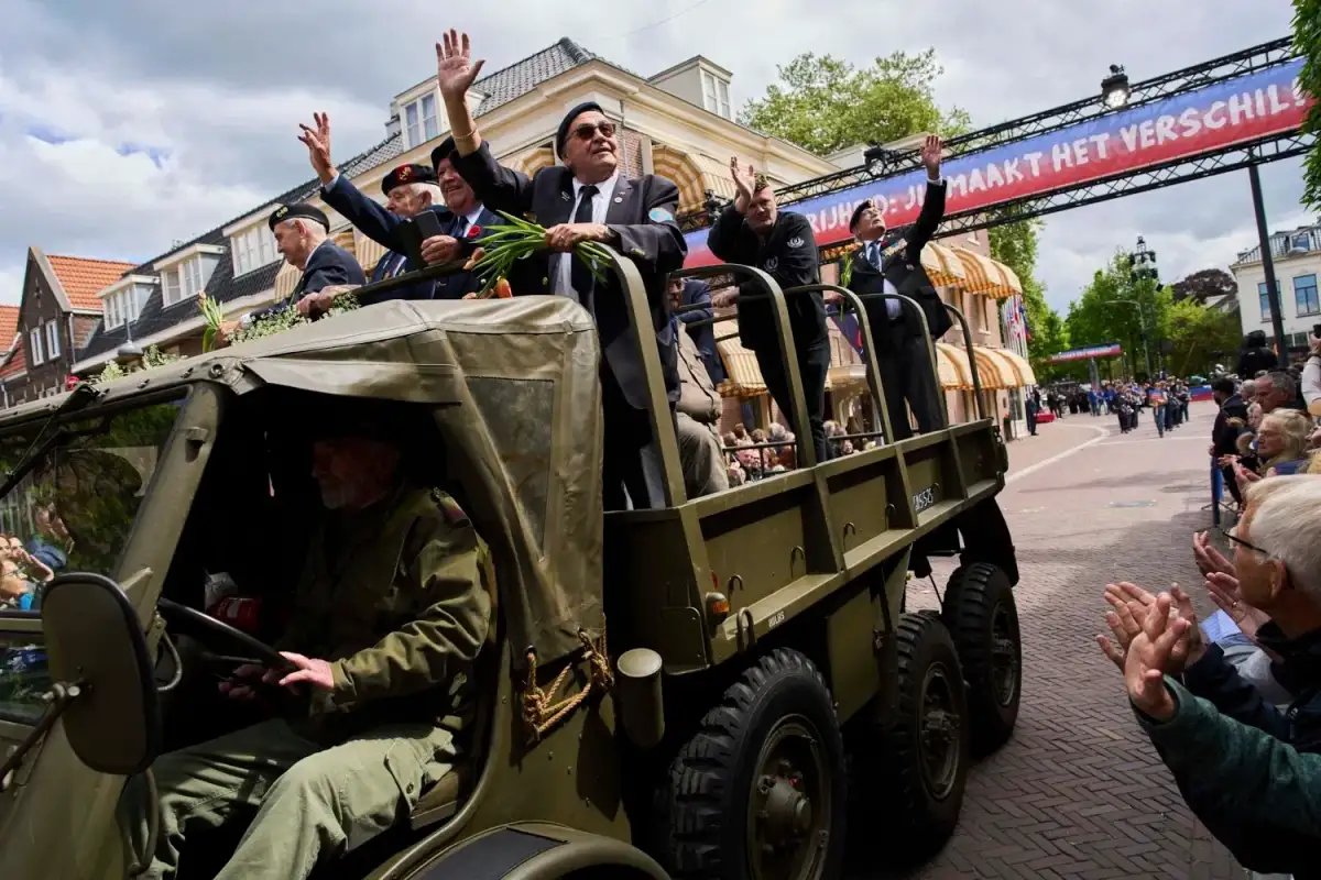 The top photos of the day by AP's photojournalists - 2