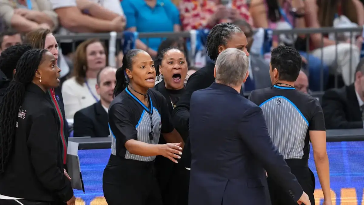 Watch Dawn Staley, Geno Auriemma heated altercation in tense Final Four battle - 1