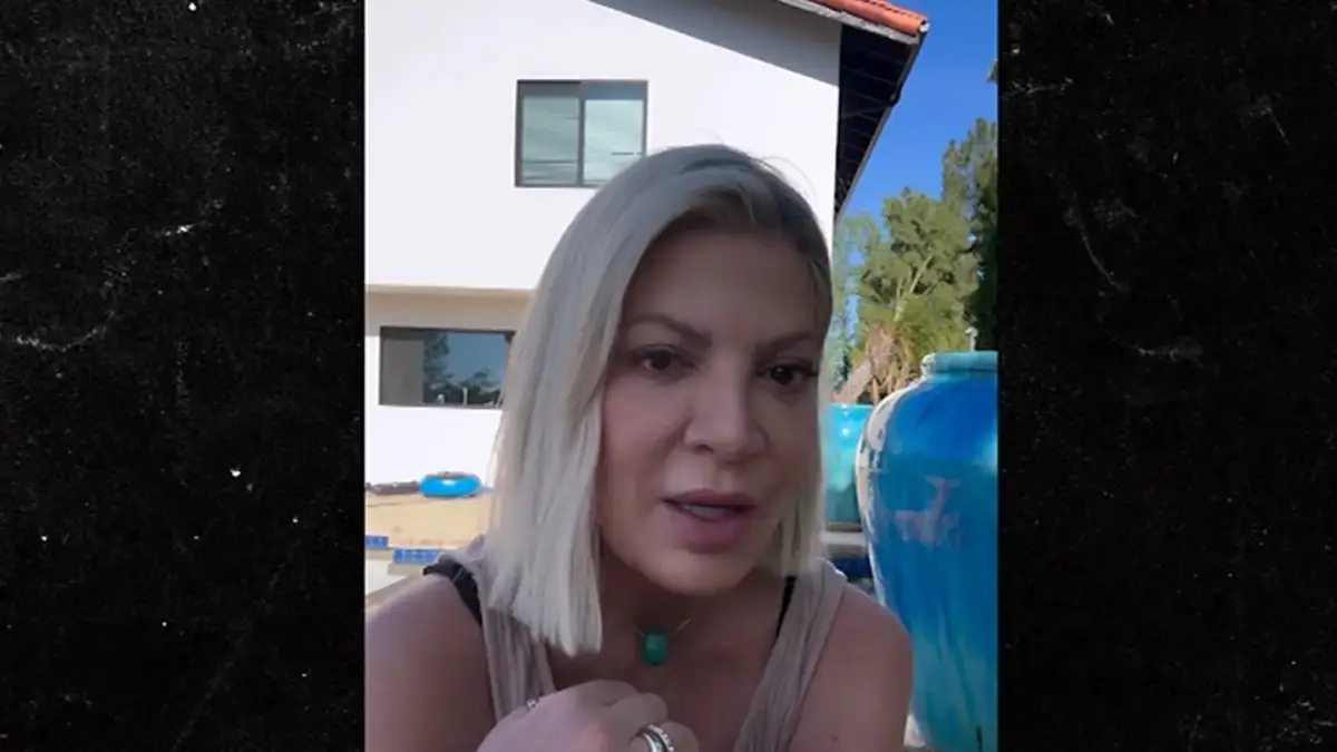 Tori Spelling Crash Horror: Actor Credits 'Guardian Angels' for Saving Her Children - 1