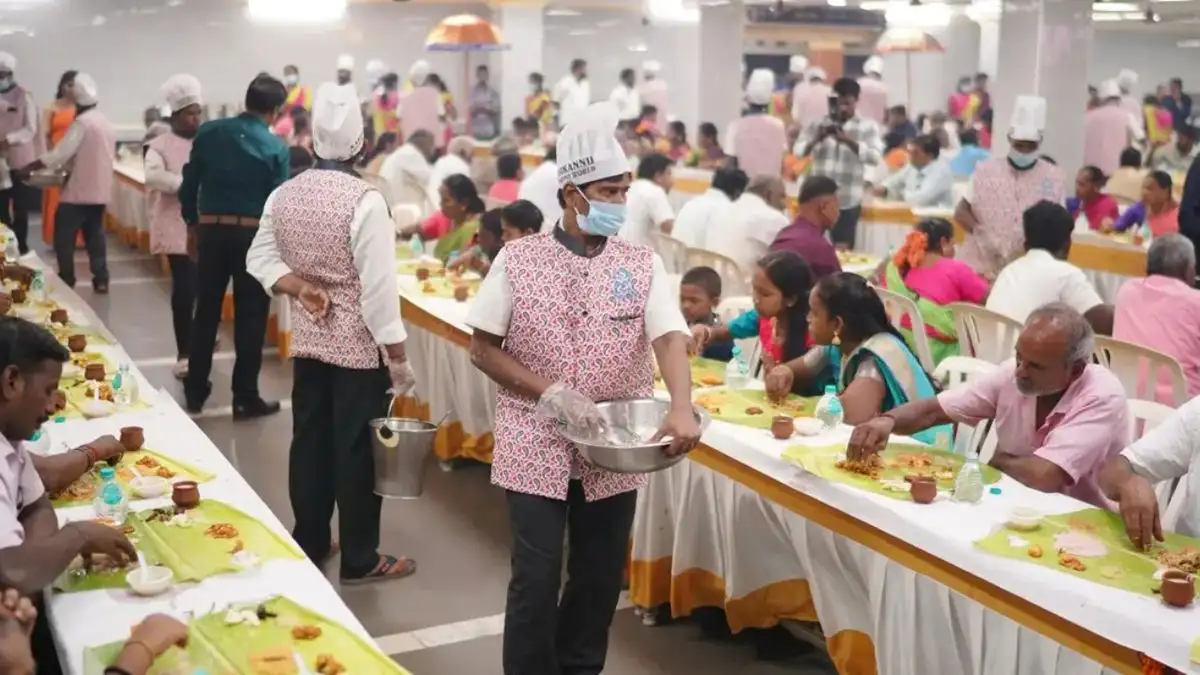LPG shortage forces eateries to shut down, disrupts wedding catering in Bengaluru - 1