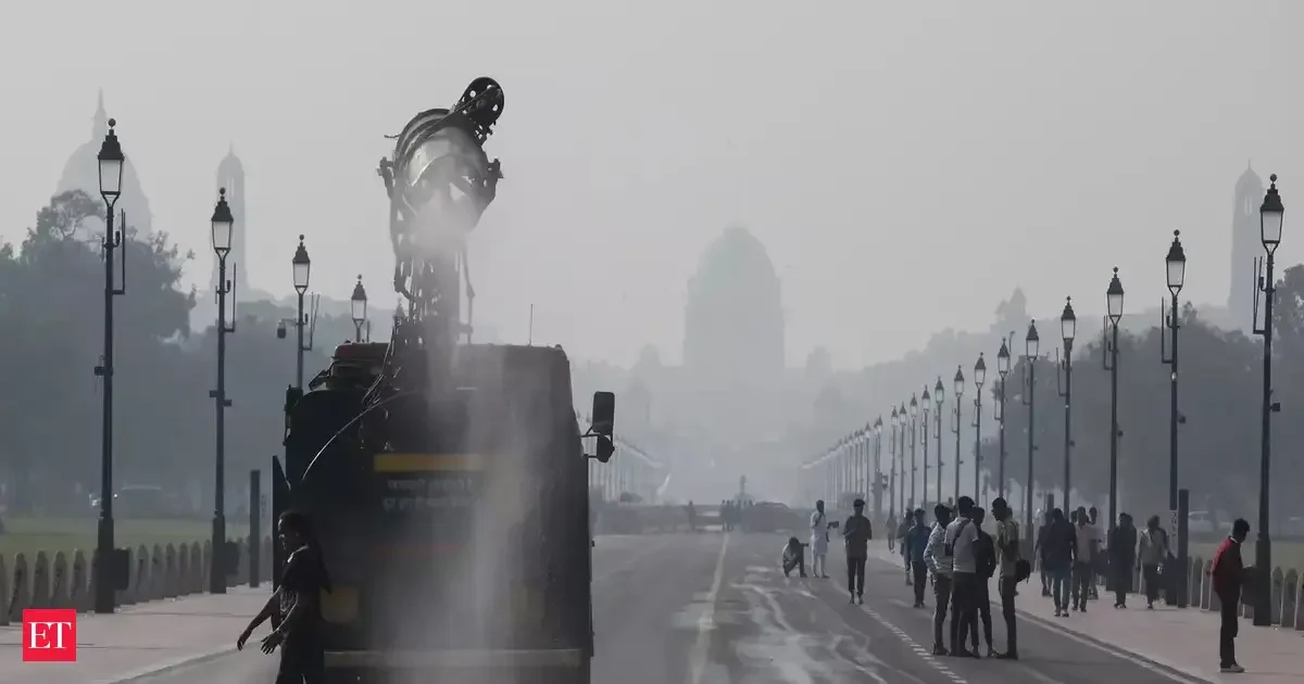 Delhi air quality slightly improves, AQI level at 196 - 4