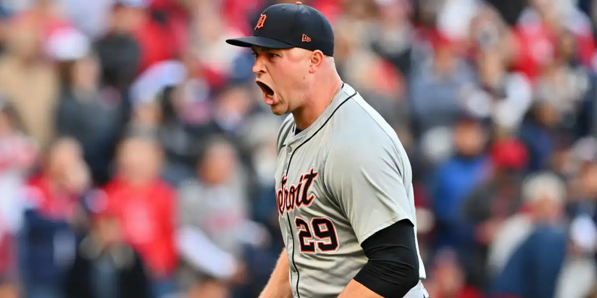 More whales are stranding. Now more people are needed to help them - 1