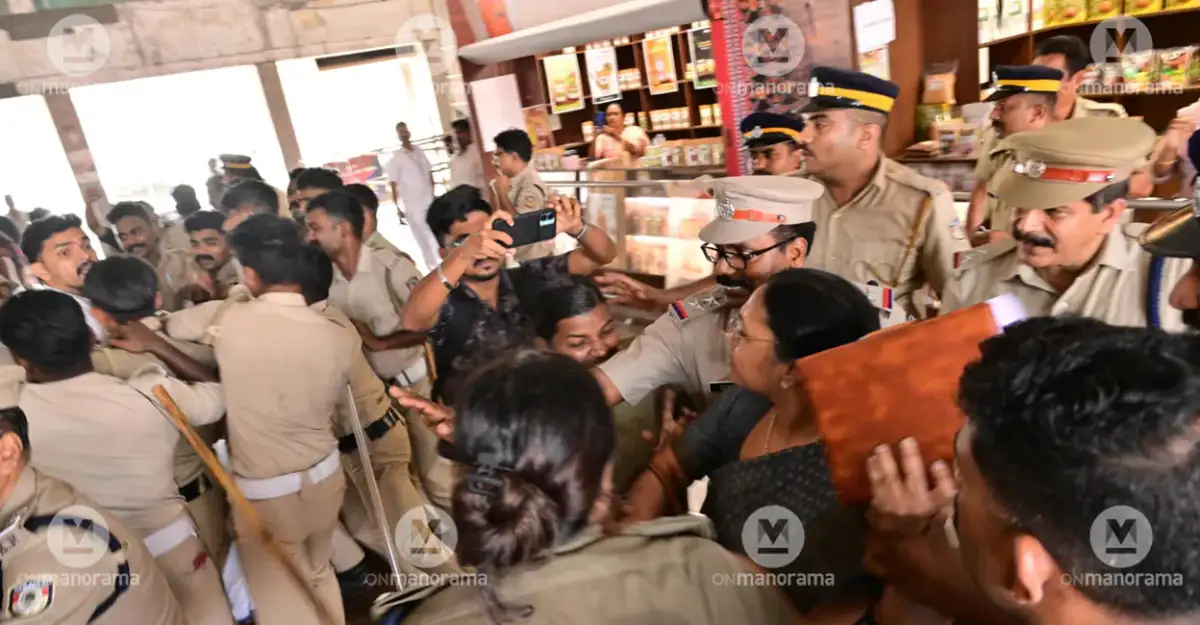 Five KSU leaders who waved black flags at Kerala Health Minister get conditional bail - 4