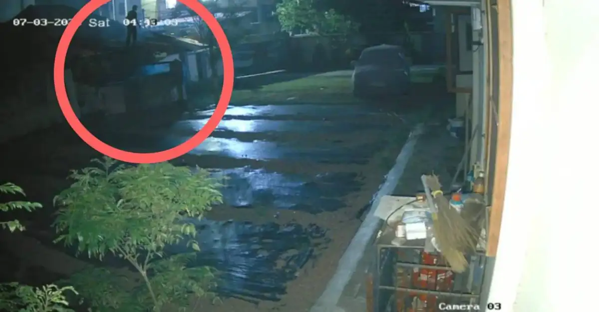 Man held on charge of setting study centre ablaze - 1