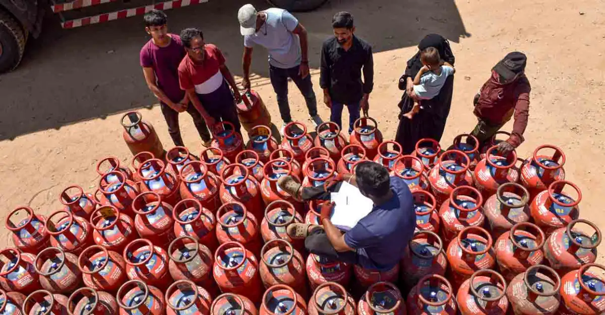 LPG crisis: Bengaluru police launch drive against illegal hoarding and marketing of cylinders - 2