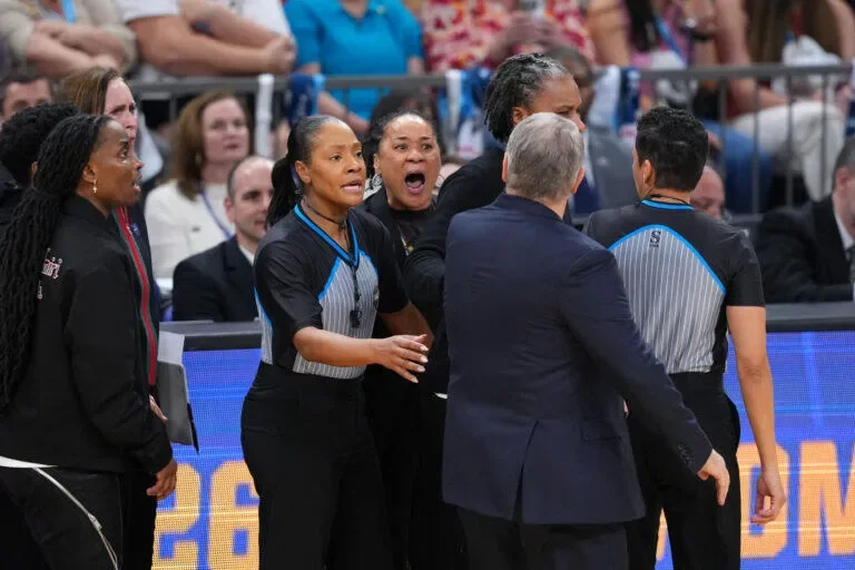 Watch Dawn Staley, Geno Auriemma heated altercation in tense Final Four battle - 2