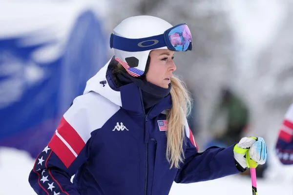 Lindsey Vonn taking 'baby steps' after latest surgery that took over 6 hours: 'A lot of plates and screws' - 3