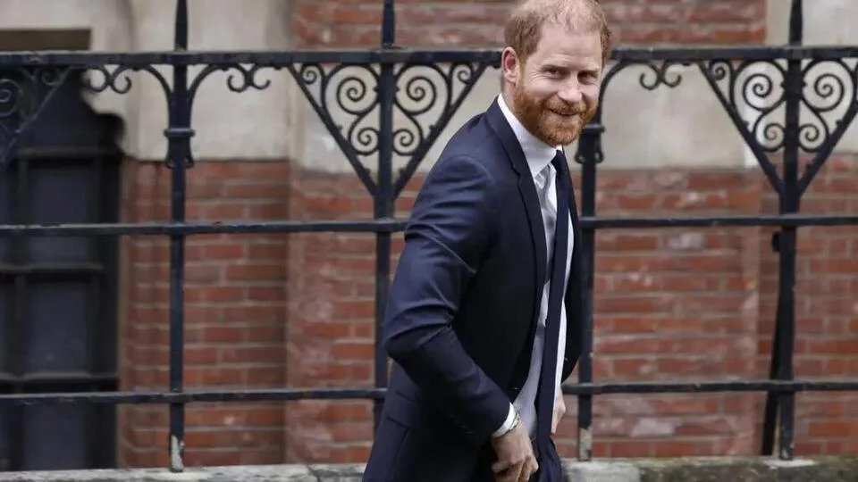 Sir Elton John gives evidence on 'truly sickening' press intrusion - 3