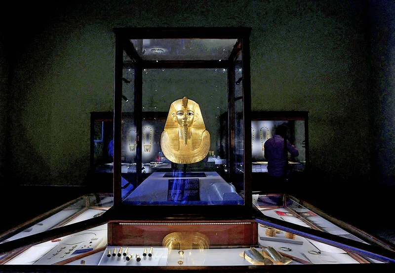 Alleged cat burglar arrested after priceless Egyptian artefacts taken in Queensland museum heist - 2