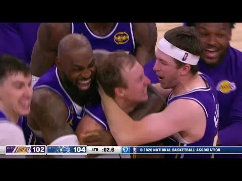 Kennard drains clutch three in dying seconds to steal Lakers win - 3