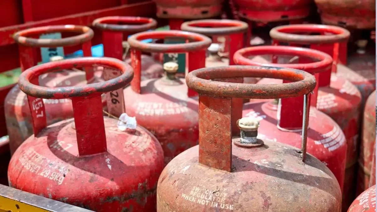 Delhi govt to provide free LPG cylinder to eligible households on Holi, Diwali: CM Rekha Gupta - 4