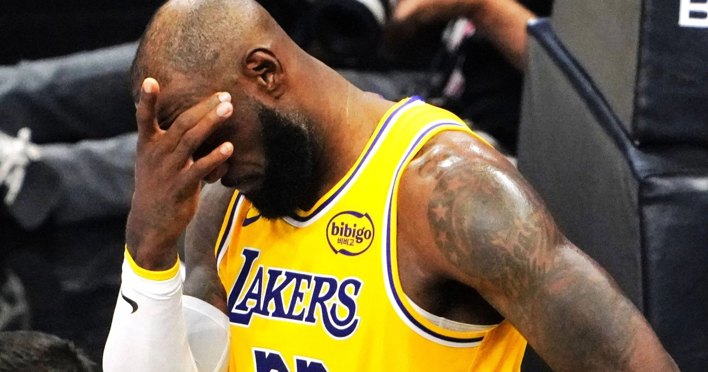 LeBron James bluntly says Lakers aren't a championship team after loss to Thunder: 'We can't sustain energy and effort' - 1