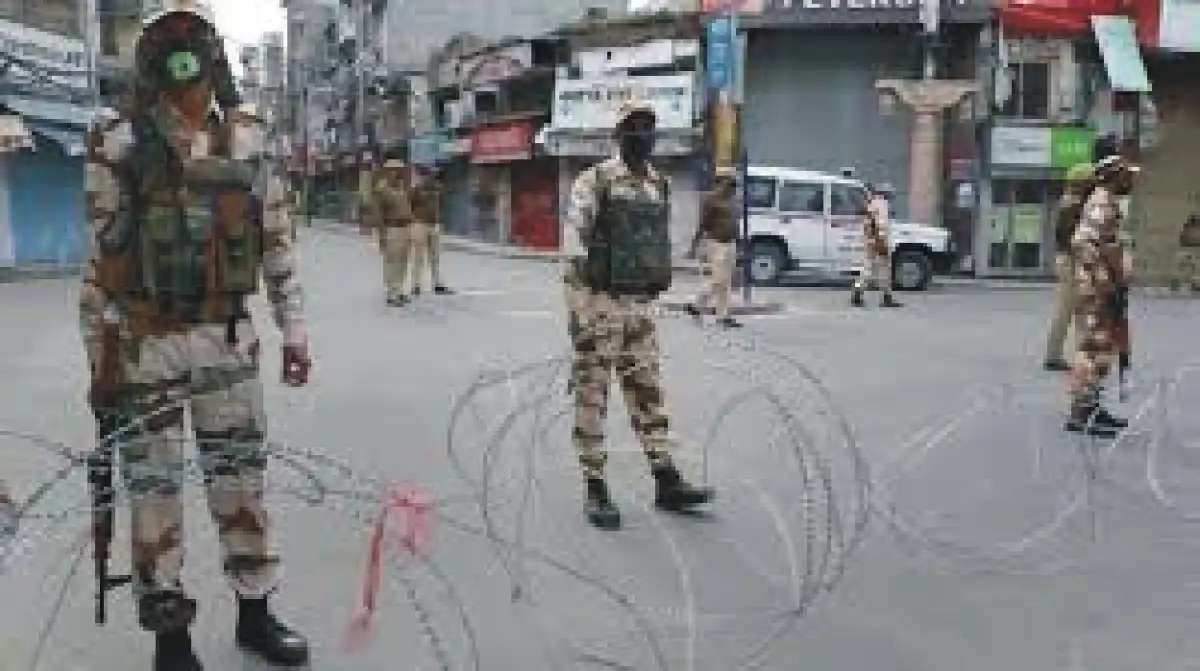 Restrictions tightened in Kashmir ahead of Friday prayers after protests - 4