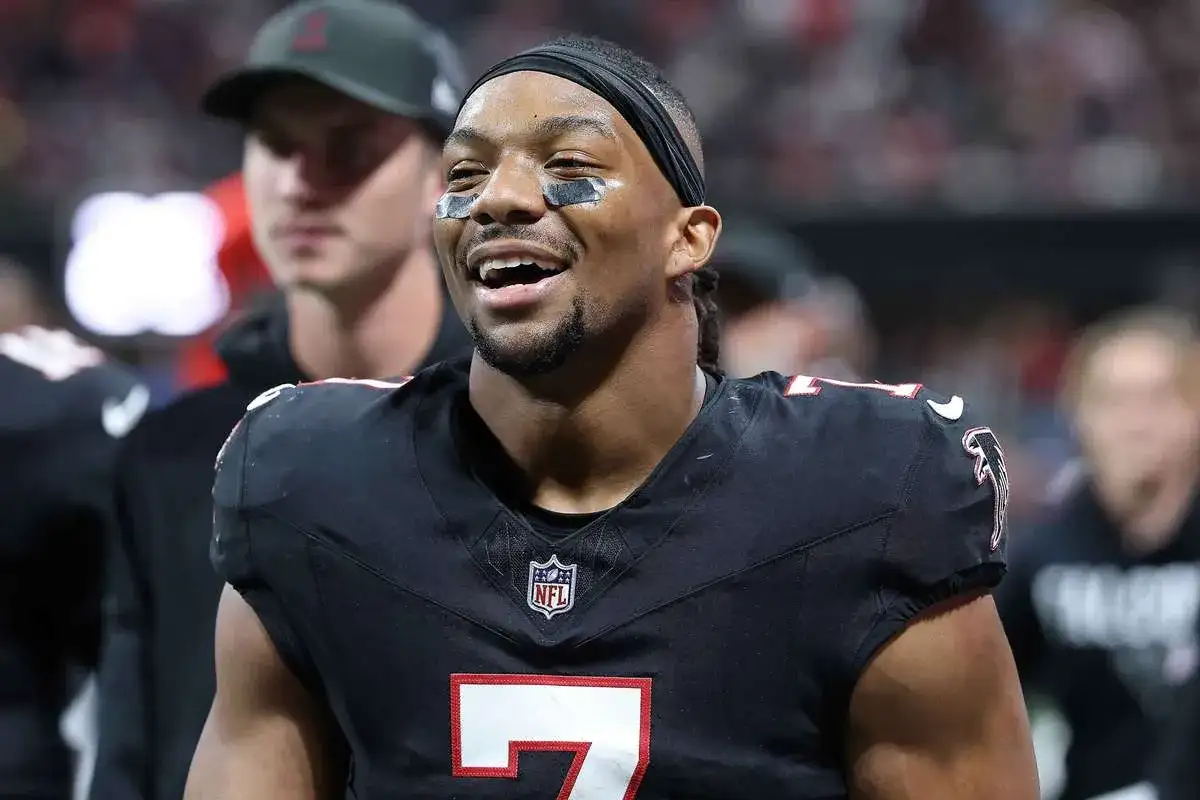 Falcons pick up fifth-year option for RB Robinson - 3