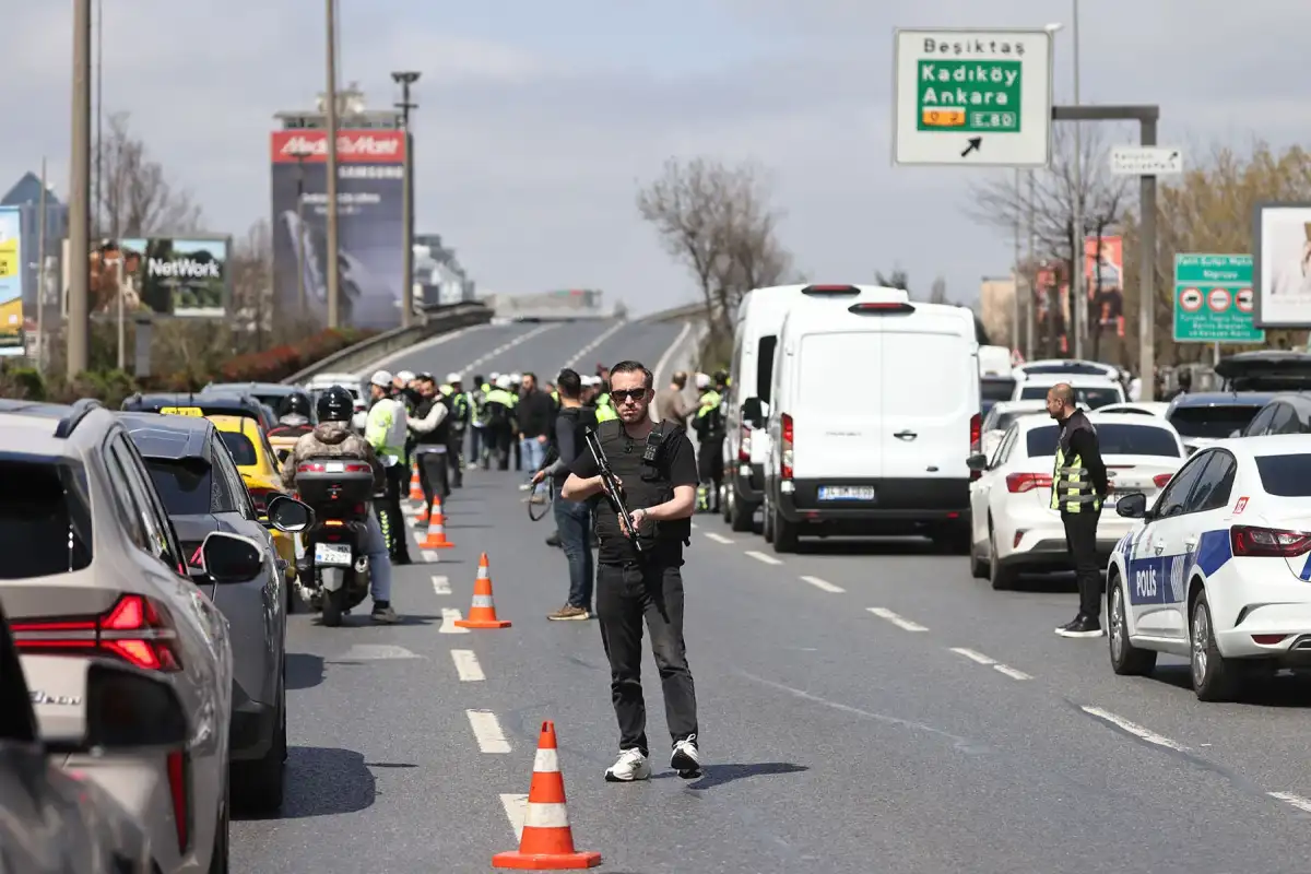 Trump announces 2-week ceasefire as long as Iran reopens Strait of Hormuz - 1