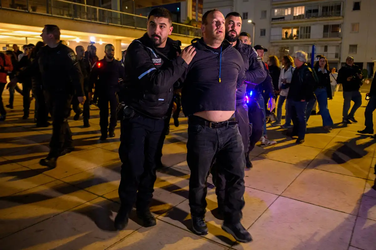 MAGA actor James Woods quits Republican Party as he brands GOP lawmakers 'traitors' - 3