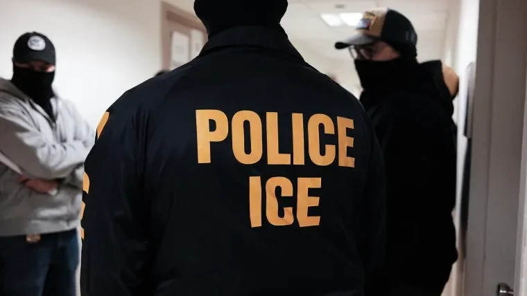 Trump threatens to deploy ICE agents to airports amid funding fight, vows arrests of illegal aliens - 3