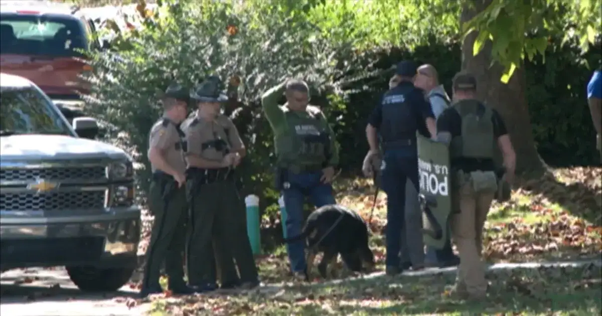 Manhunt underway for prisoner who fled from transport van with no shoes and a handcuff on his wrist after appearing in court on assault charge - 4