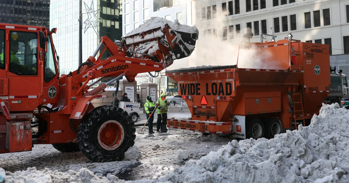 Chris Christie slams Mamdani over handling of New York City snowstorm, garbage 'piled up everywhere' - 1
