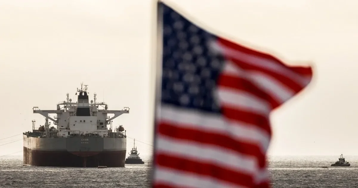 Stock markets tumble as oil prices surge in biggest weekly gain since 2020 - 2