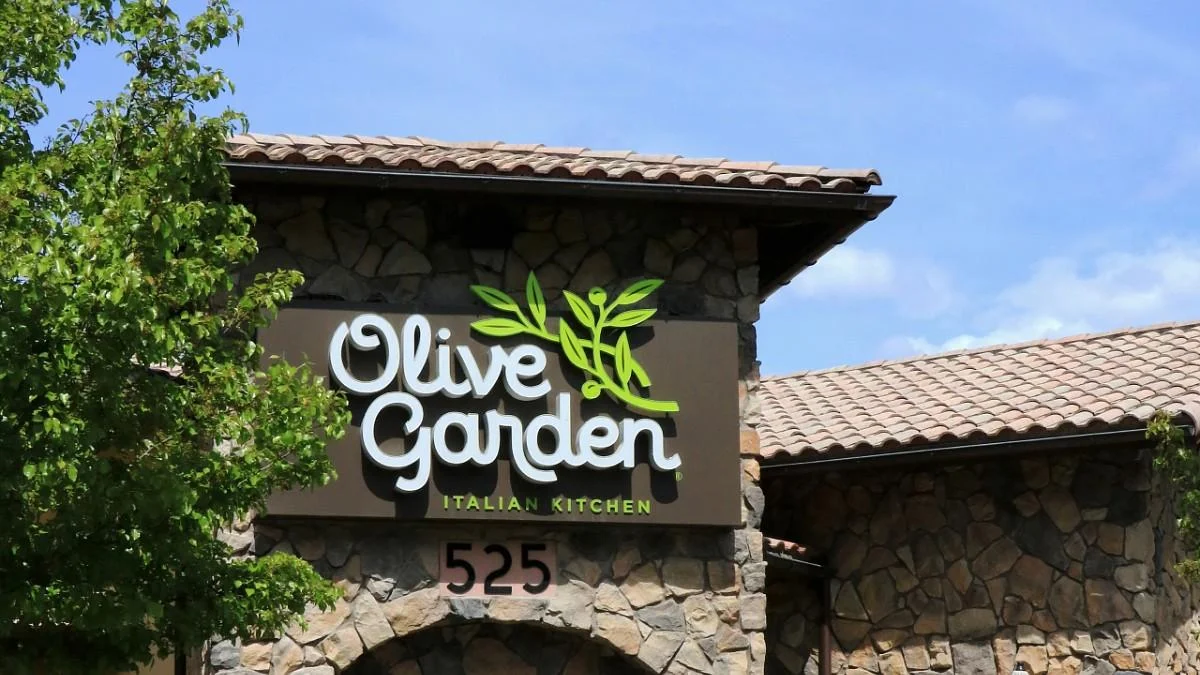Horrific Olive Garden deep fryer death leaves 911 dispatcher audibly rattled as call is released - 2