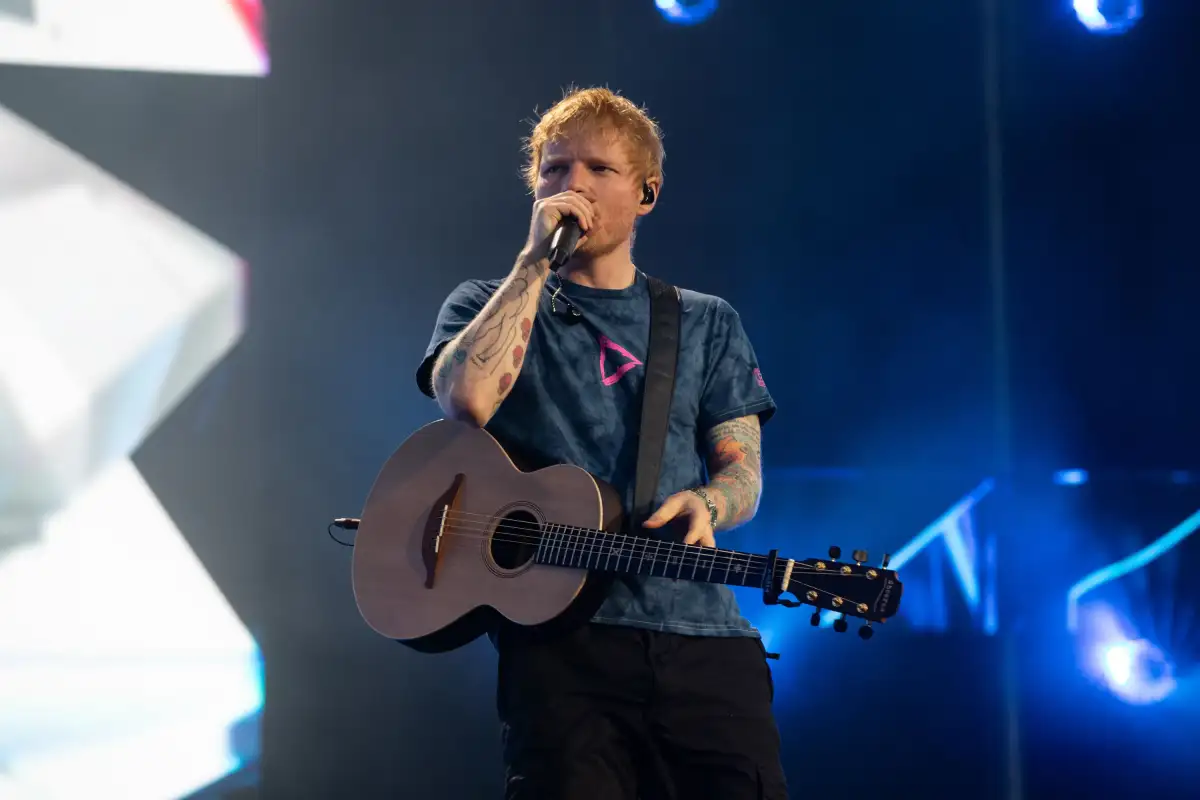 Blockbuster in busker style: Ed Sheeran opens Australian run with swagger and pyrotechnics - 1
