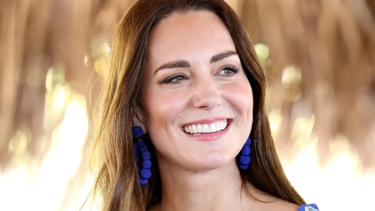 Kate Middleton's uncanny resemblance to Queen Elizabeth in 80s flower crown - 2