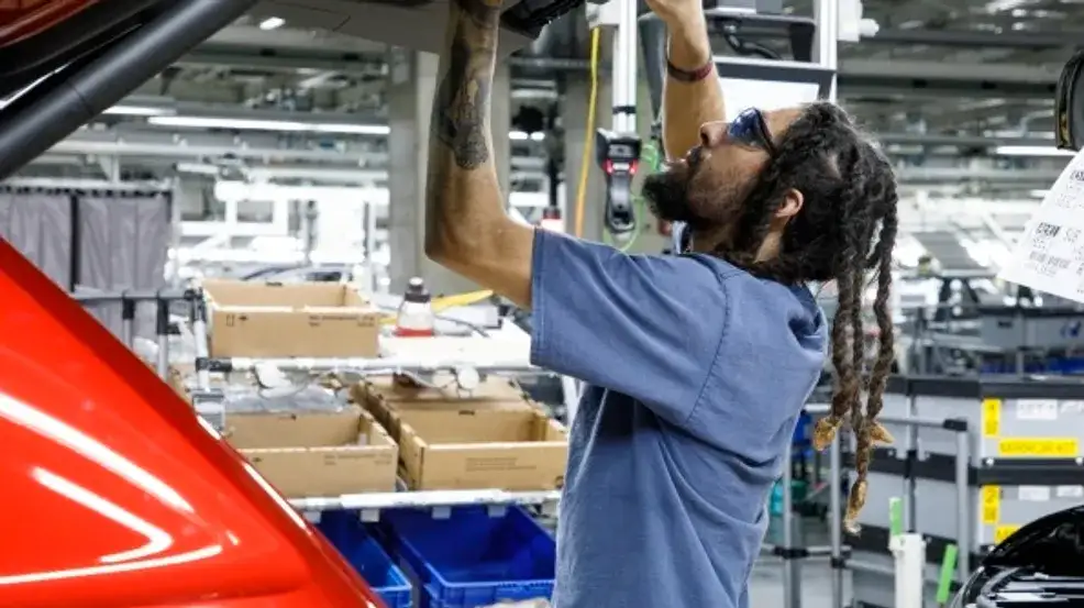 Apple is selling repair kits for MacBook Neo and iPhone 17e, if you have the DIY fix itch - 3