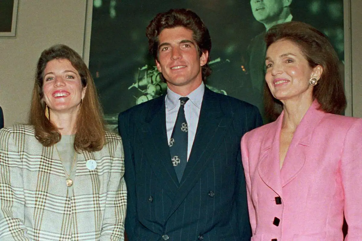 From 1994: Jacqueline Kennedy Onassis Dies of Cancer at 64 - 3