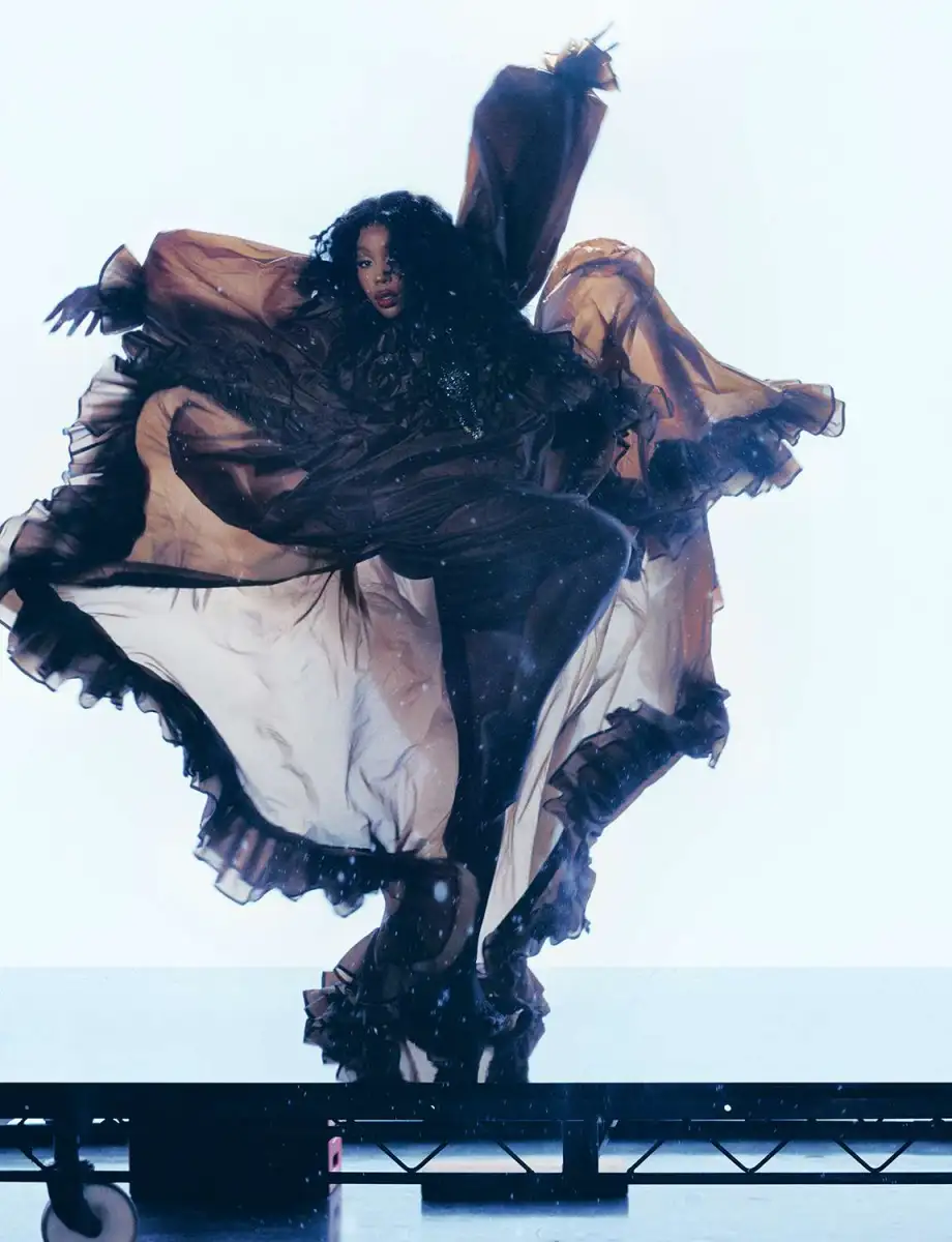 SZA Claims Her Label Told Her “SOS” Wouldn't Beat Taylor Swift's“ Midnights” on the Charts in 2023 - 2