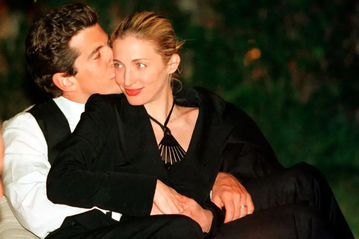 Carolyn Bessette’s Dress Designer Reacts to Love Story’s Wedding Scene - 2