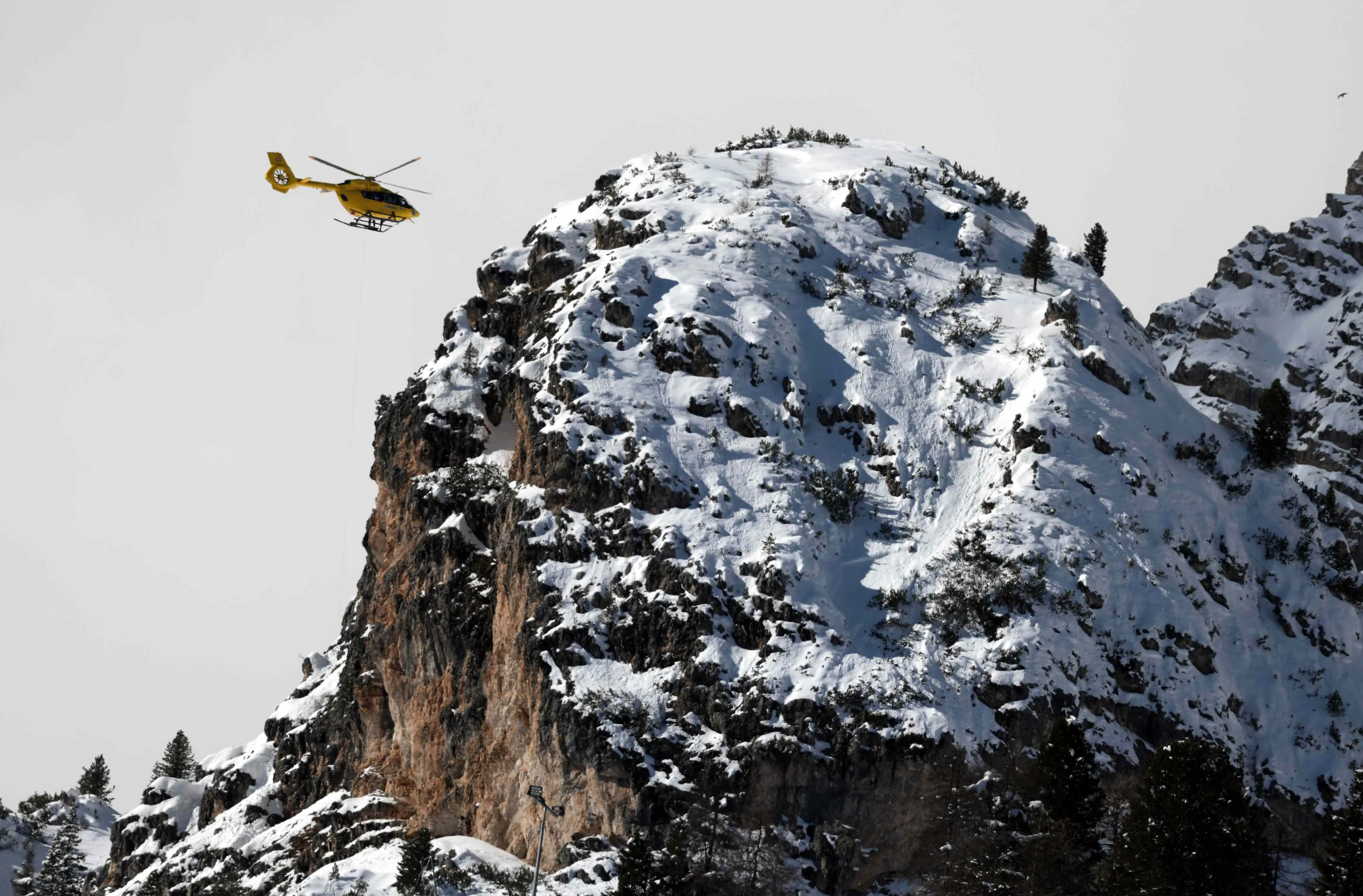 BBC expert Chemmy Alcott overcome with emotion after Lindsey Vonn crash - with skiing legend airlifted to hospital - 3