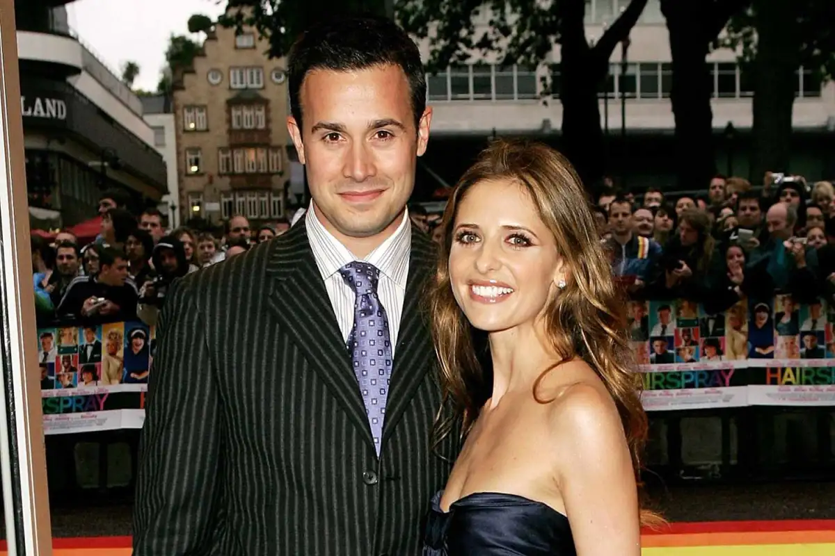 Sarah Michelle Gellar, 48, looks youthful as she kisses husband Freddie Prinze Jr on his milestone birthday - 3