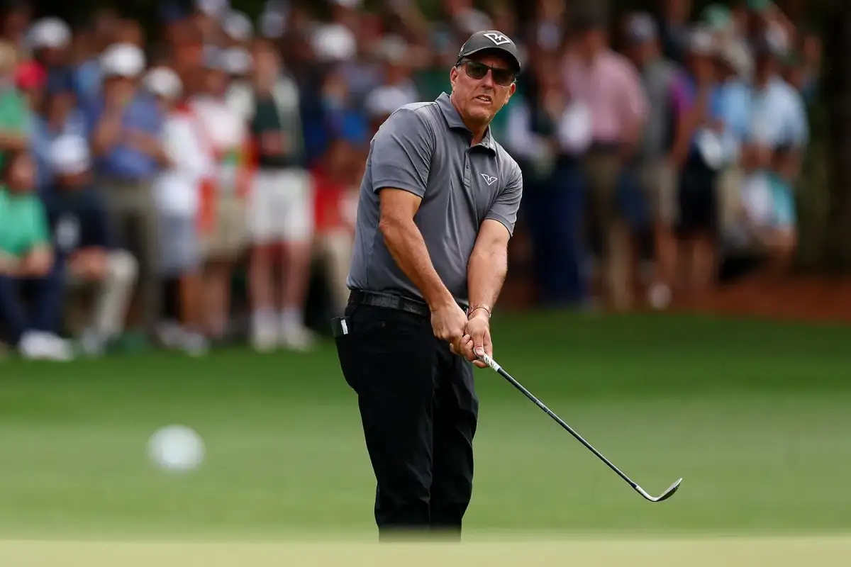 Phil to miss Masters due to family health matter - 3