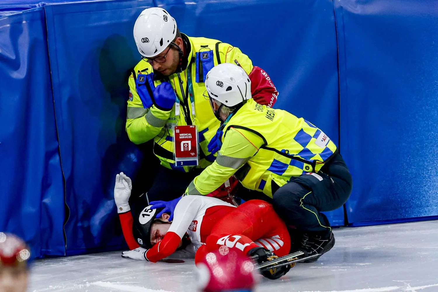 Scary blade incident for Polish speed skater - 3