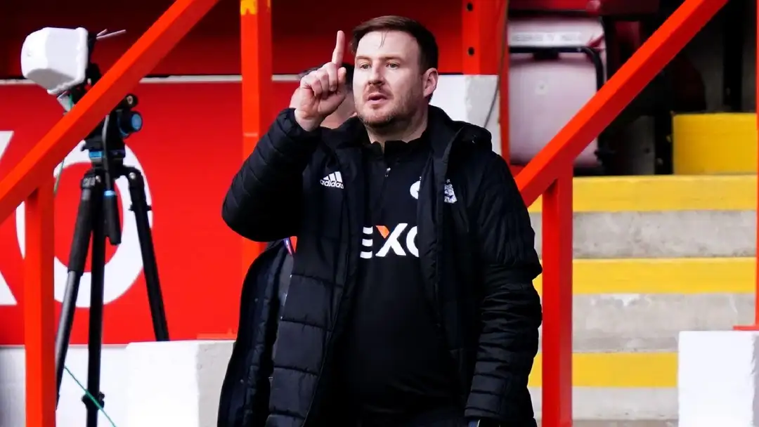 Leven eager to reward 'exceptional' Dons support - 3