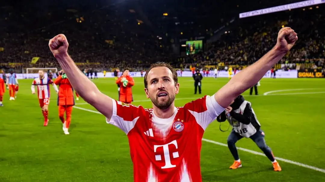 Robert Lewandowksi congratulates Harry Kane as England captain nears his Bundesliga scoring record - 4