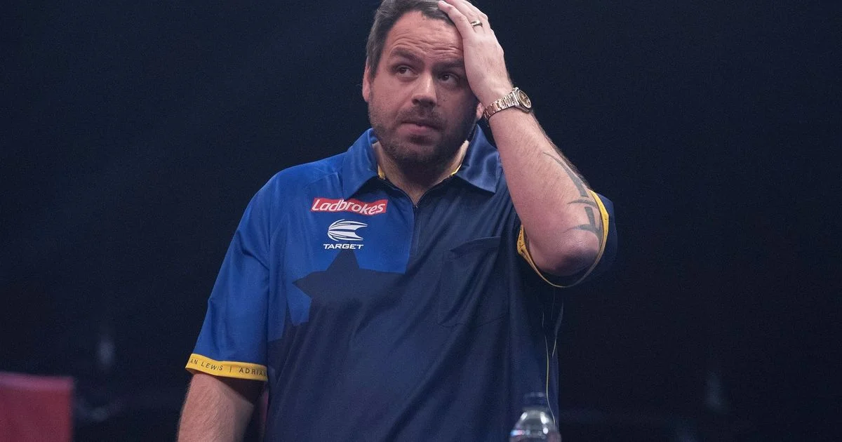 Premier League Darts' darkest day saw coins and lager hurled on Glasgow stage - 3