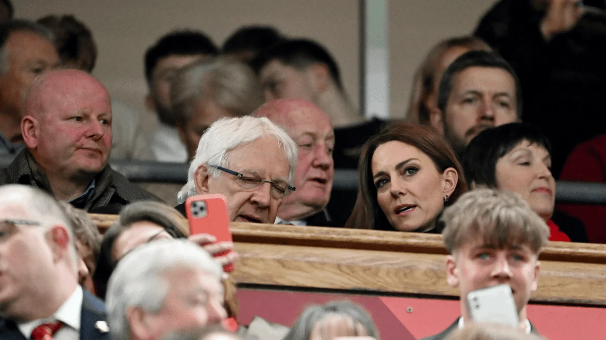 Kate keeps on smiling as she greets England rugby players following defeat to Ireland - after she and Anne braved the Six Nations crowds amid Royal week from hell - 3