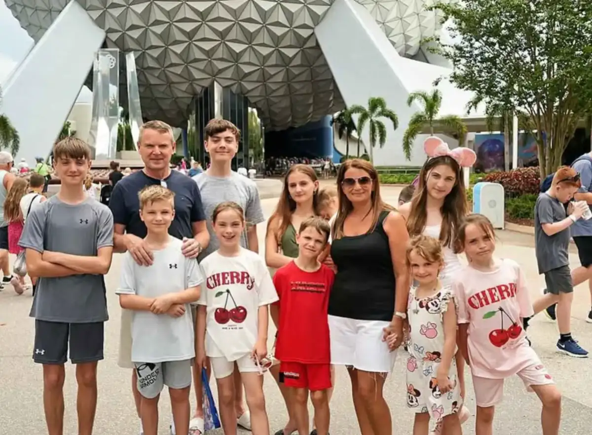 22 Kids and Counting's Sue and Noel Radford jet abroad as fans blast them for having 'too much cash' after being branded 'tone deaf' over a cancelled Dubai holiday rant - 2
