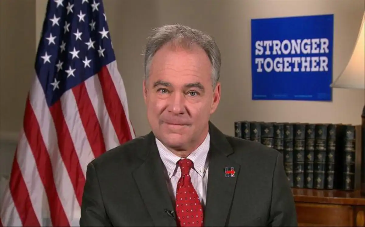 Democrats pressure Mike Johnson to keep House in Washington over 'rapidly developing' Iran operation - 4